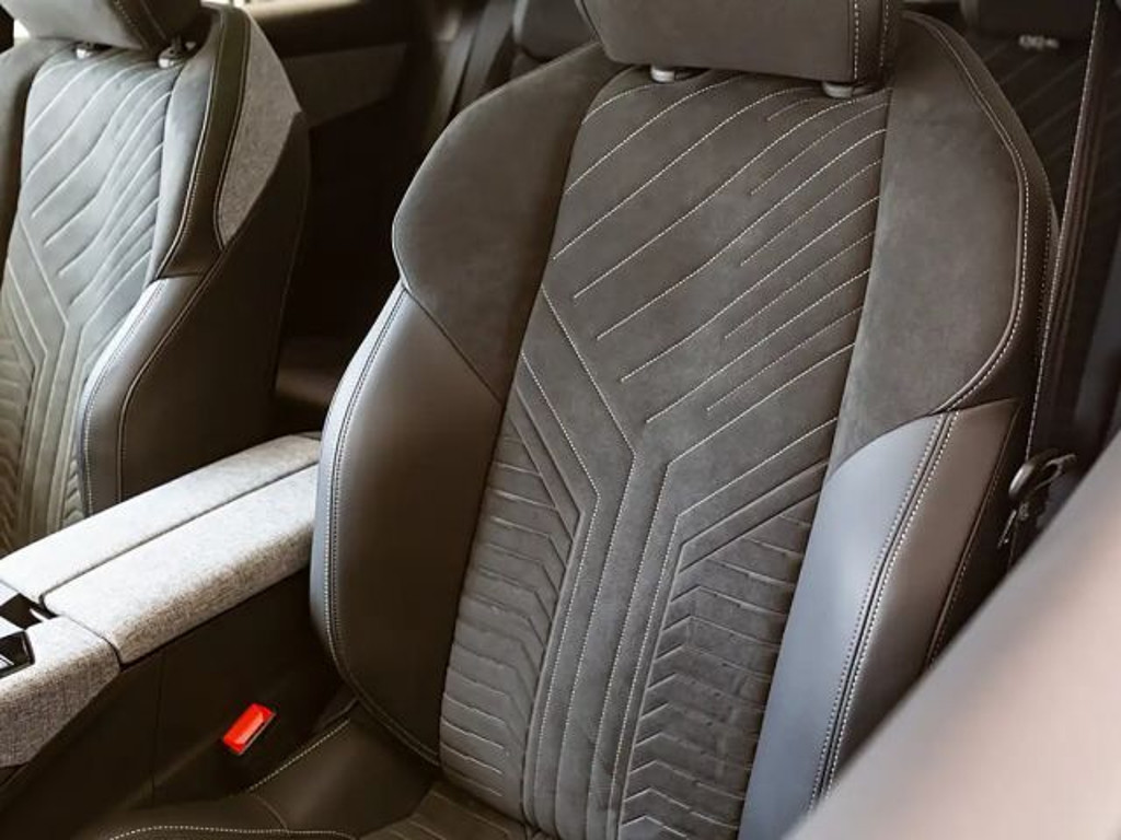 Peugeot E-3008