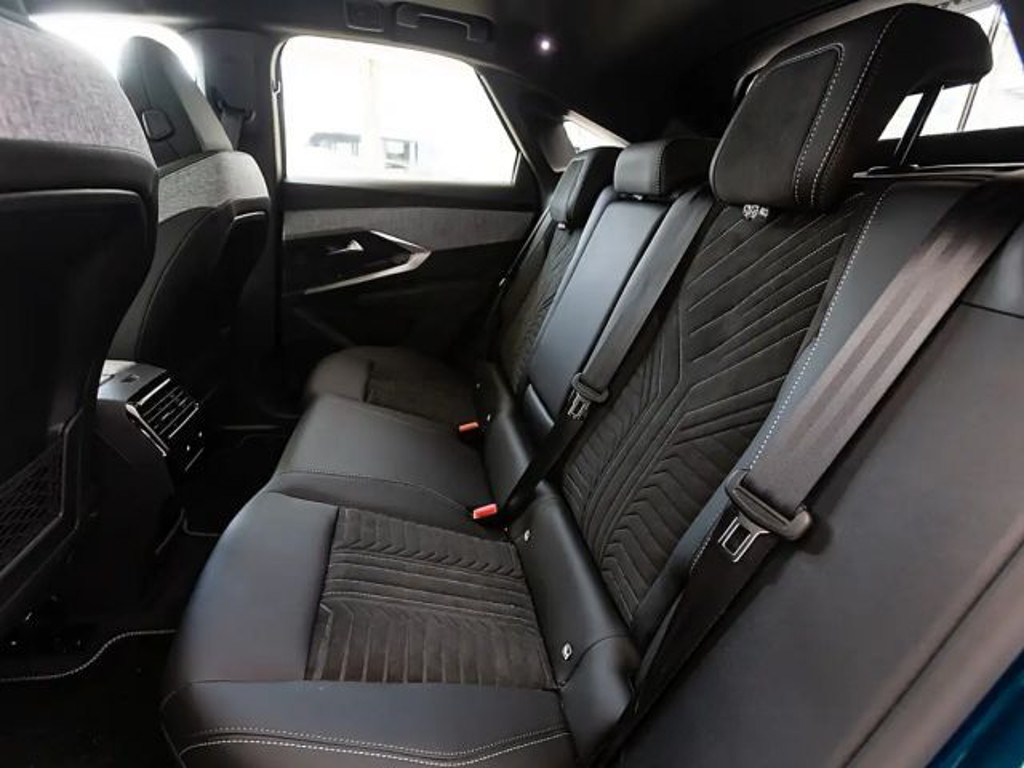 Peugeot E-3008