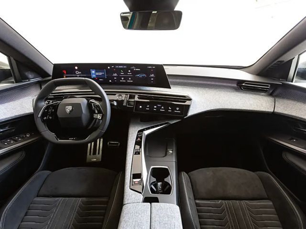 Peugeot E-3008