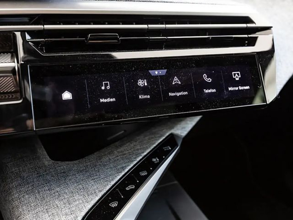 Peugeot E-3008