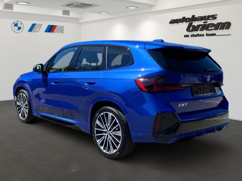 BMW iX1
