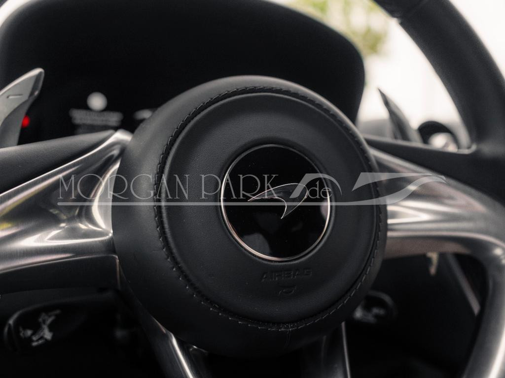 McLaren GT