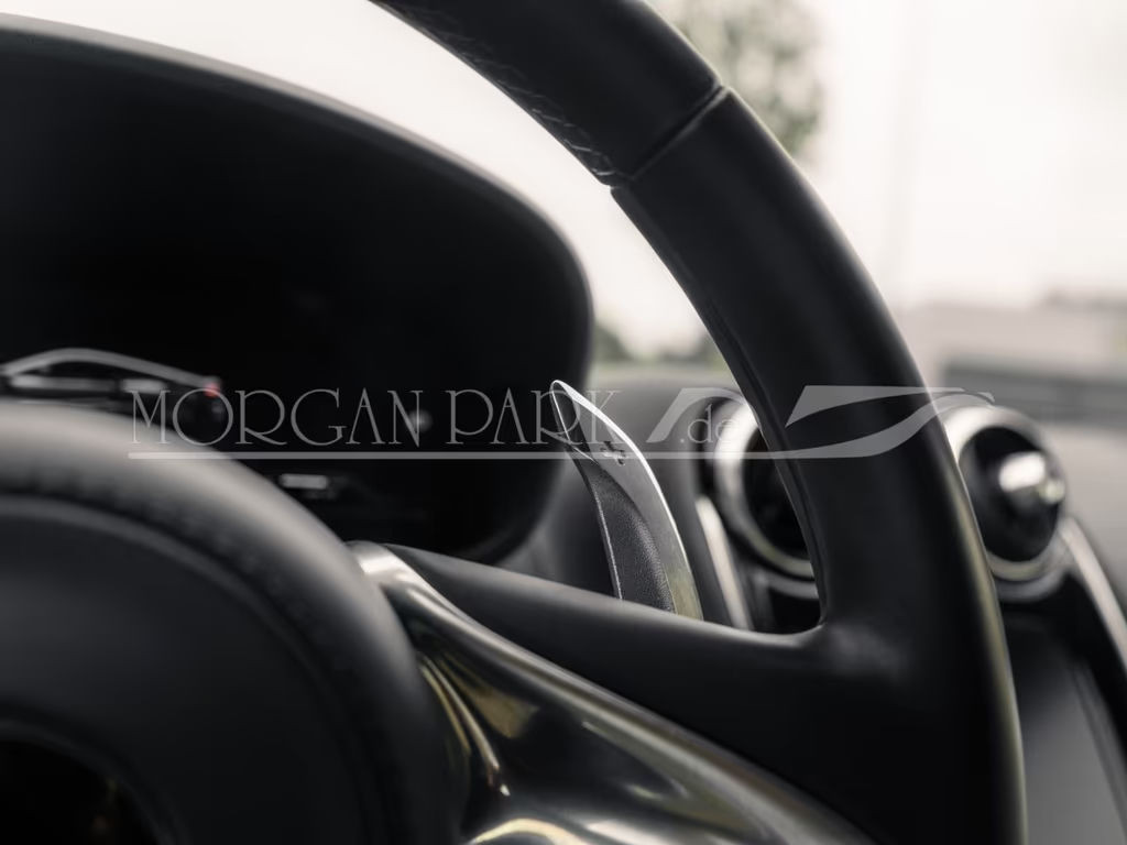 McLaren GT
