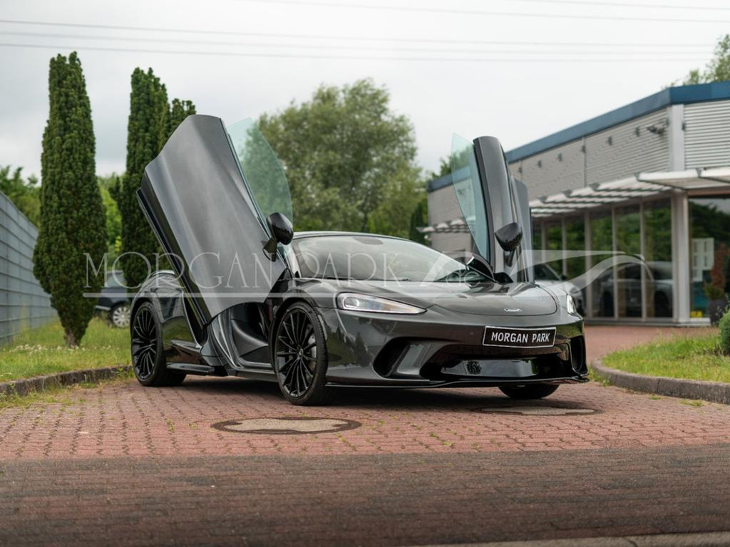 McLaren GT