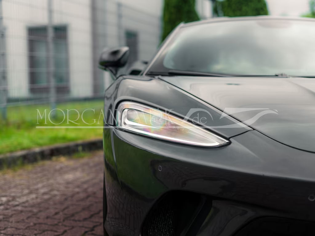 McLaren GT