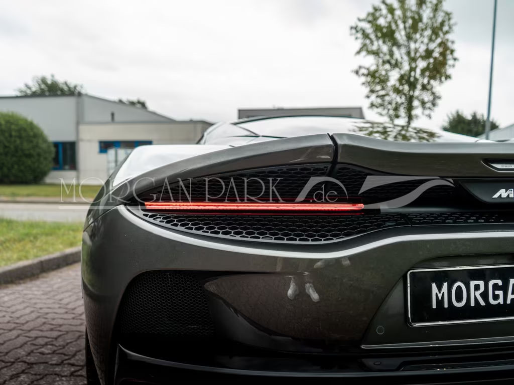 McLaren GT