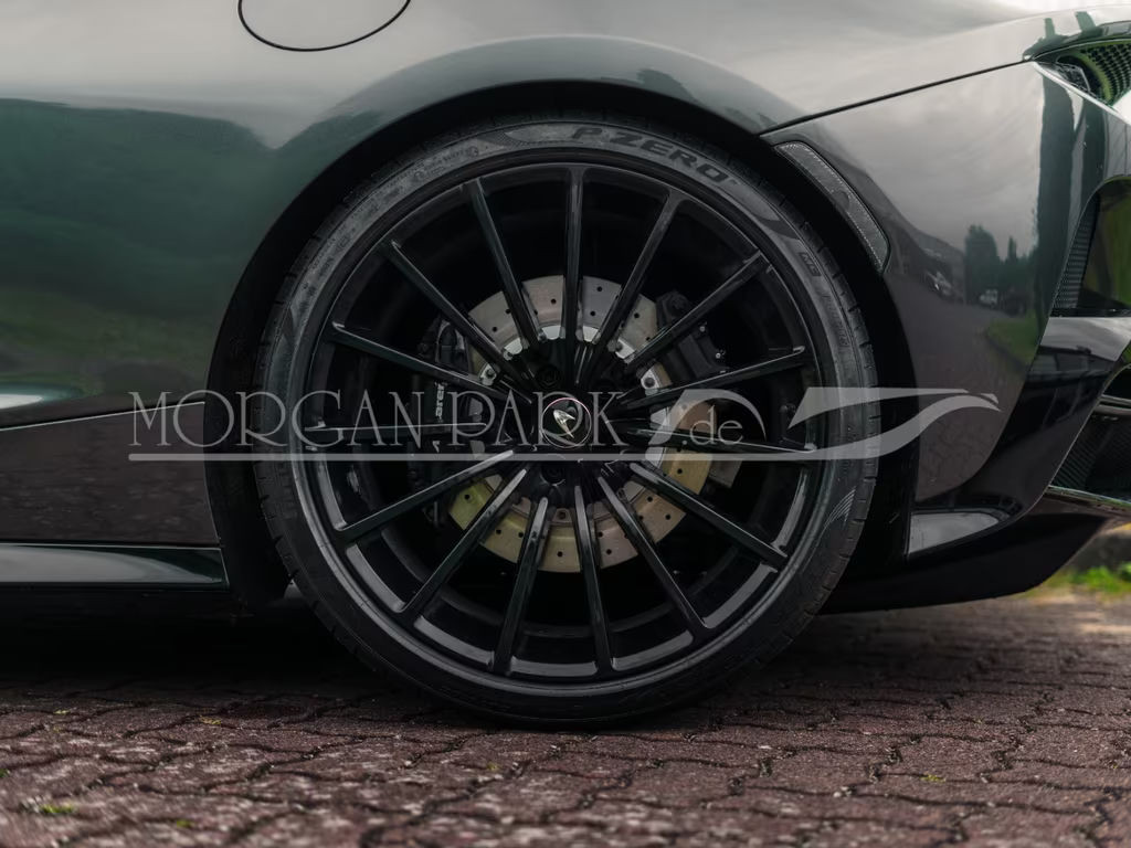 McLaren GT