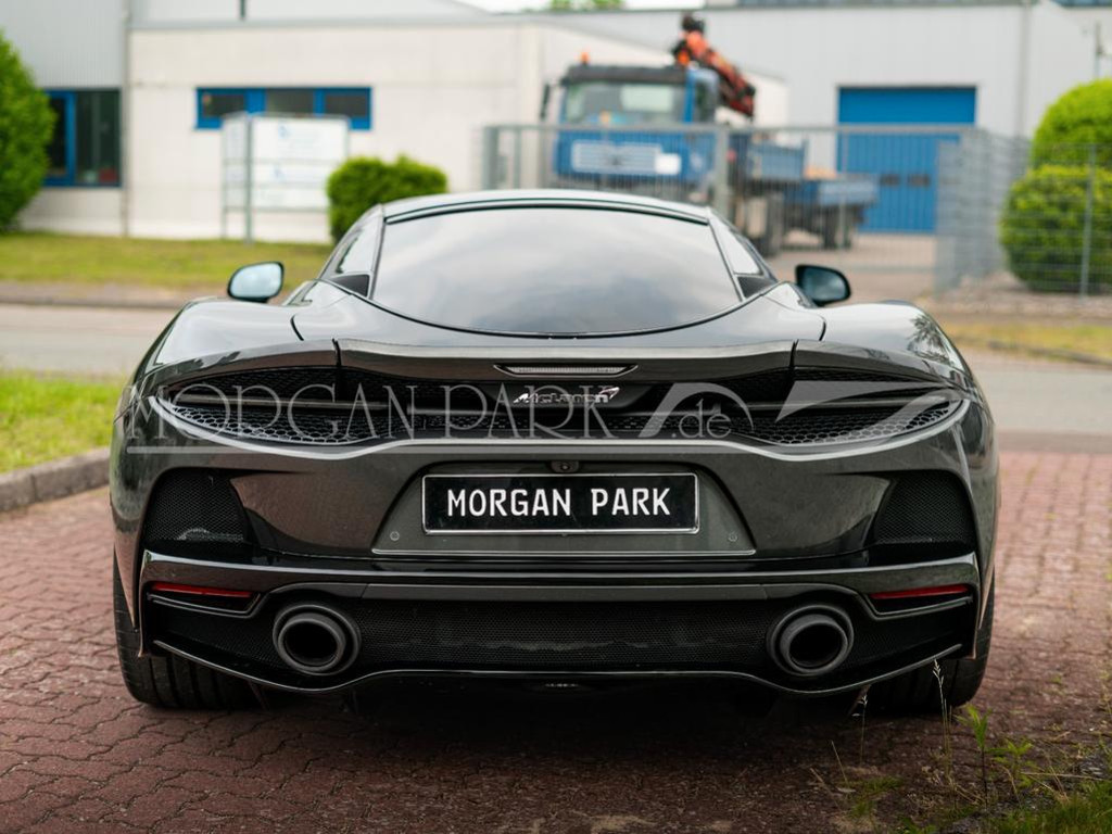 McLaren GT