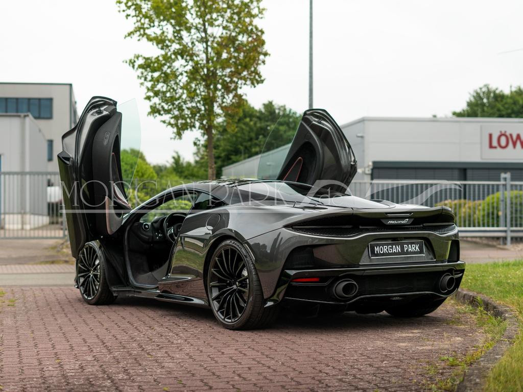 McLaren GT