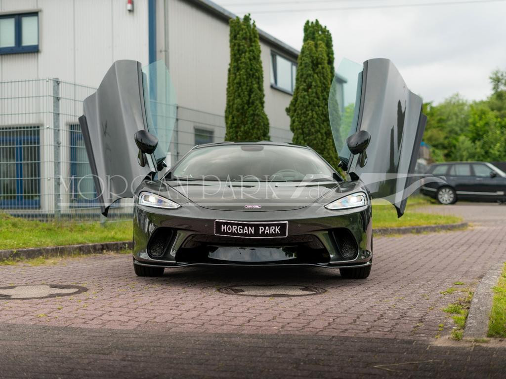 McLaren GT