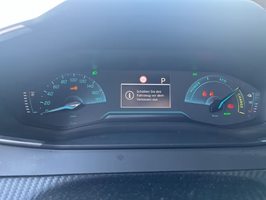 Peugeot e-208