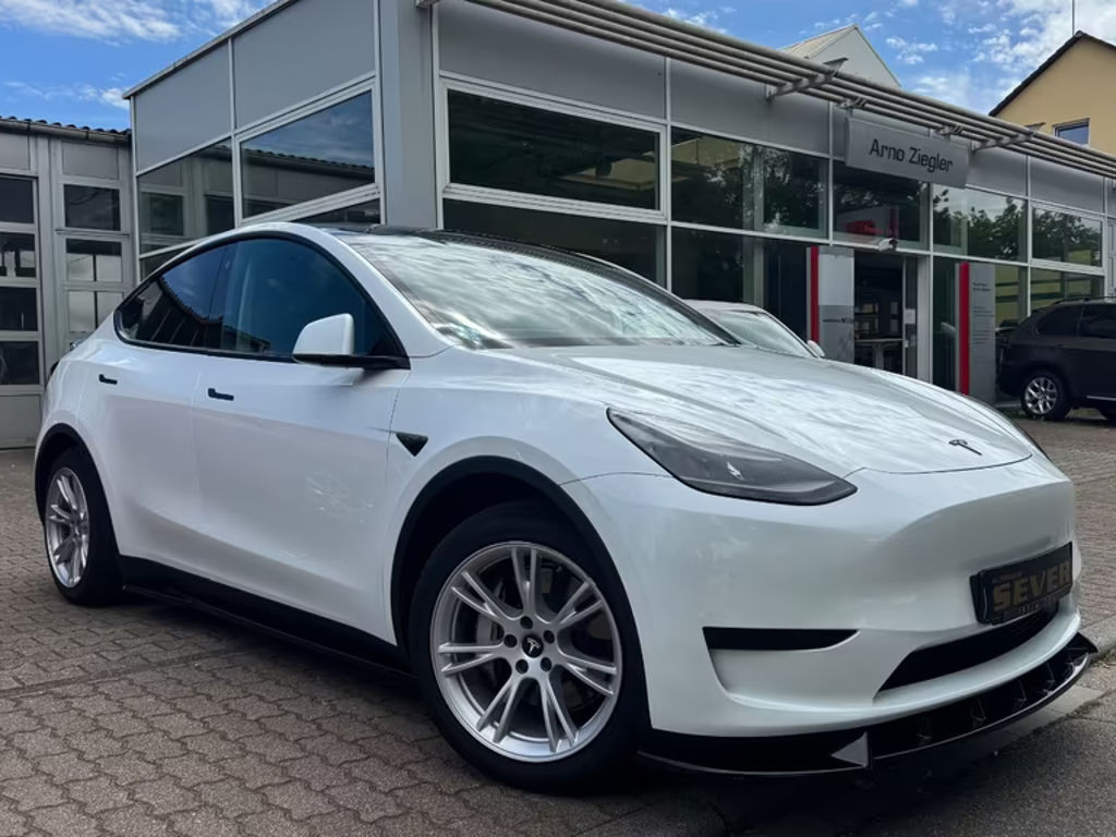 Tesla Model Y RWD