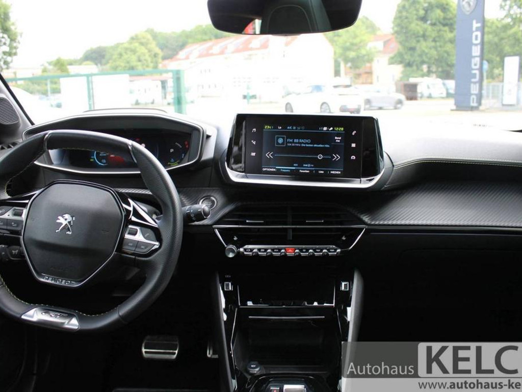 Peugeot e-208
