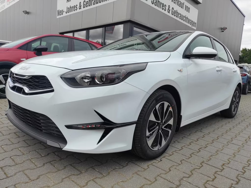 Kia Ceed Ceed 1.5 Silver*Navi*Shzg*Lhzg*PDC*Cam*16Zoll*