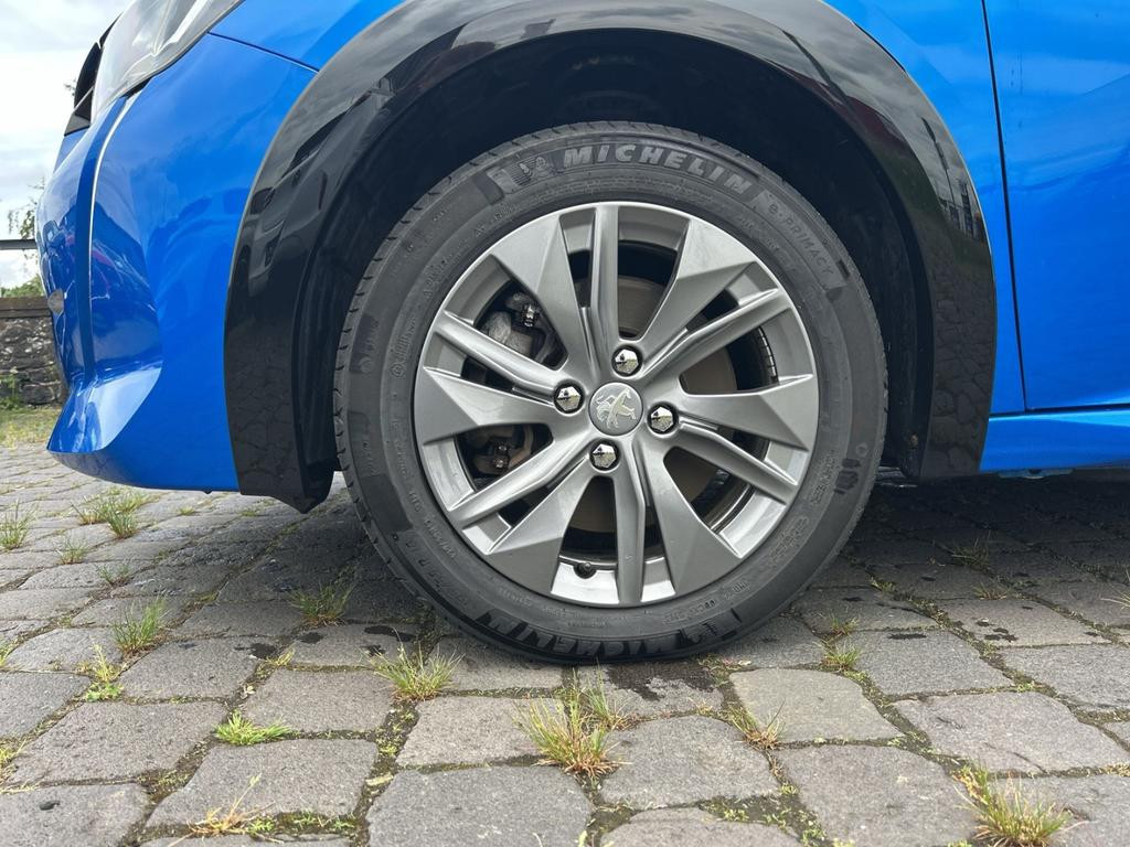 Peugeot e-208