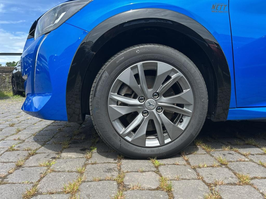 Peugeot e-208