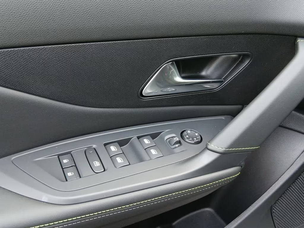 Peugeot e-308