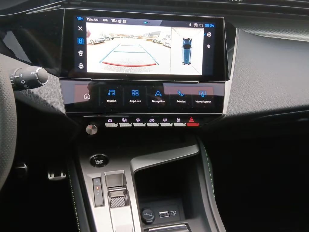 Peugeot e-308