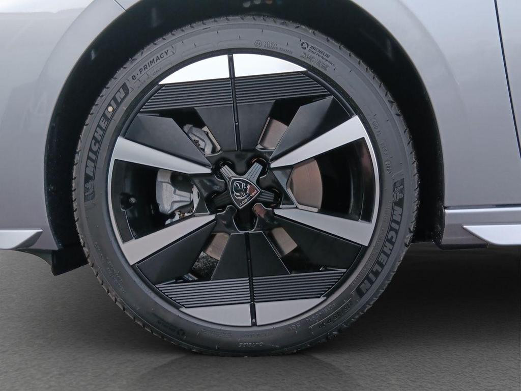 Peugeot e-308