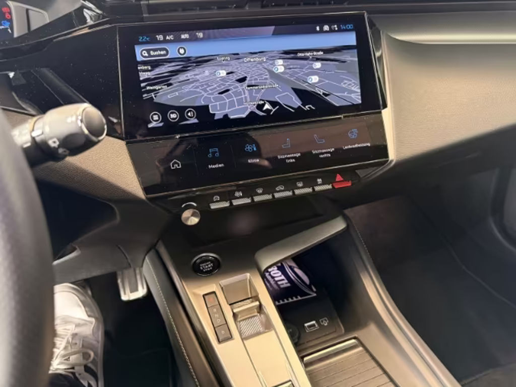 Peugeot e-308