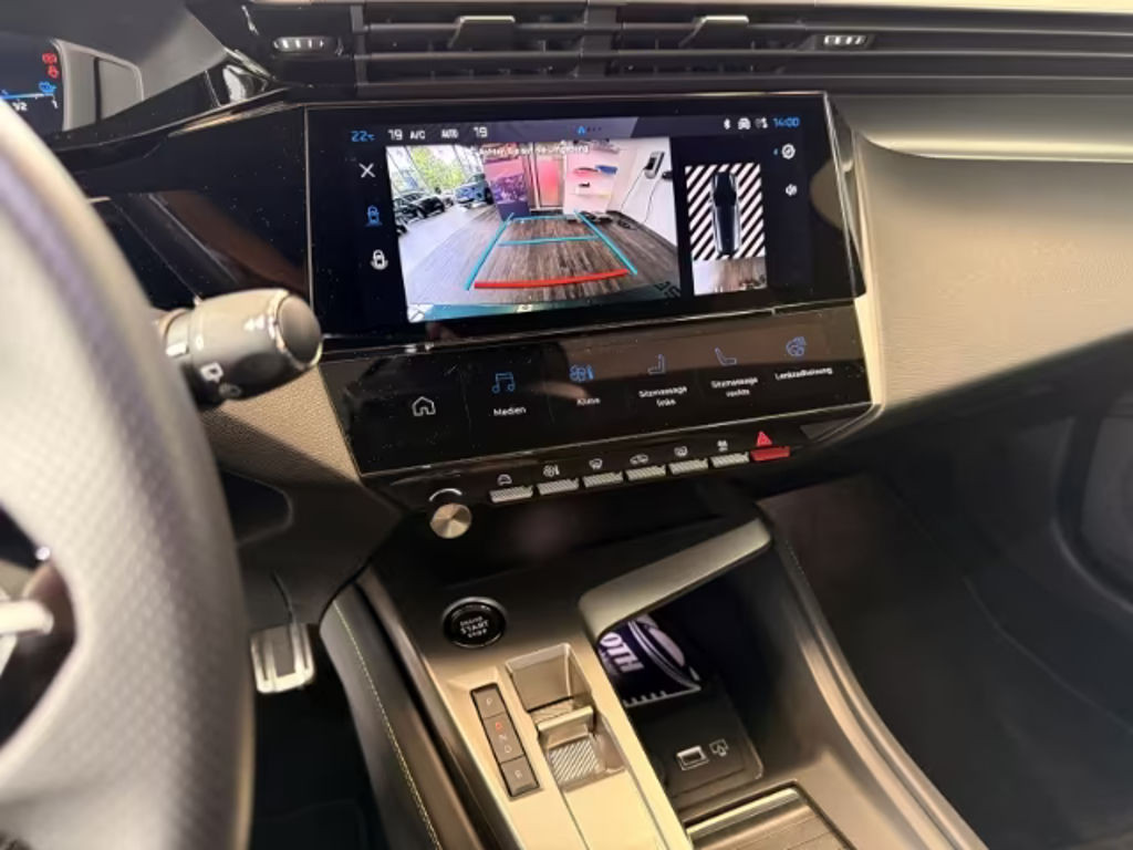 Peugeot e-308