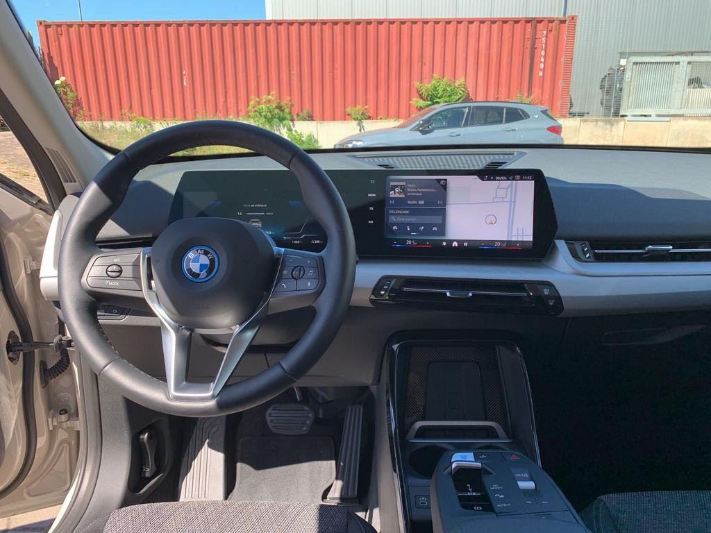 BMW iX1