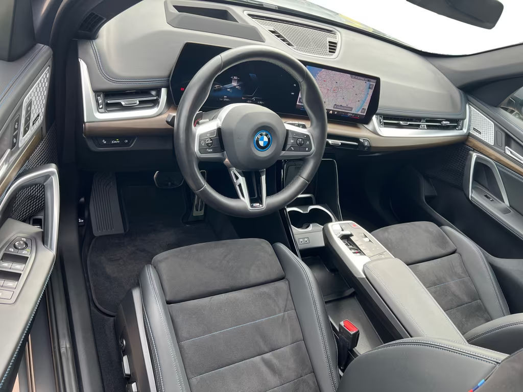 BMW iX1