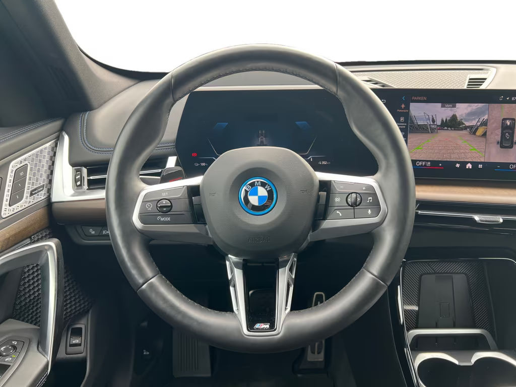 BMW iX1
