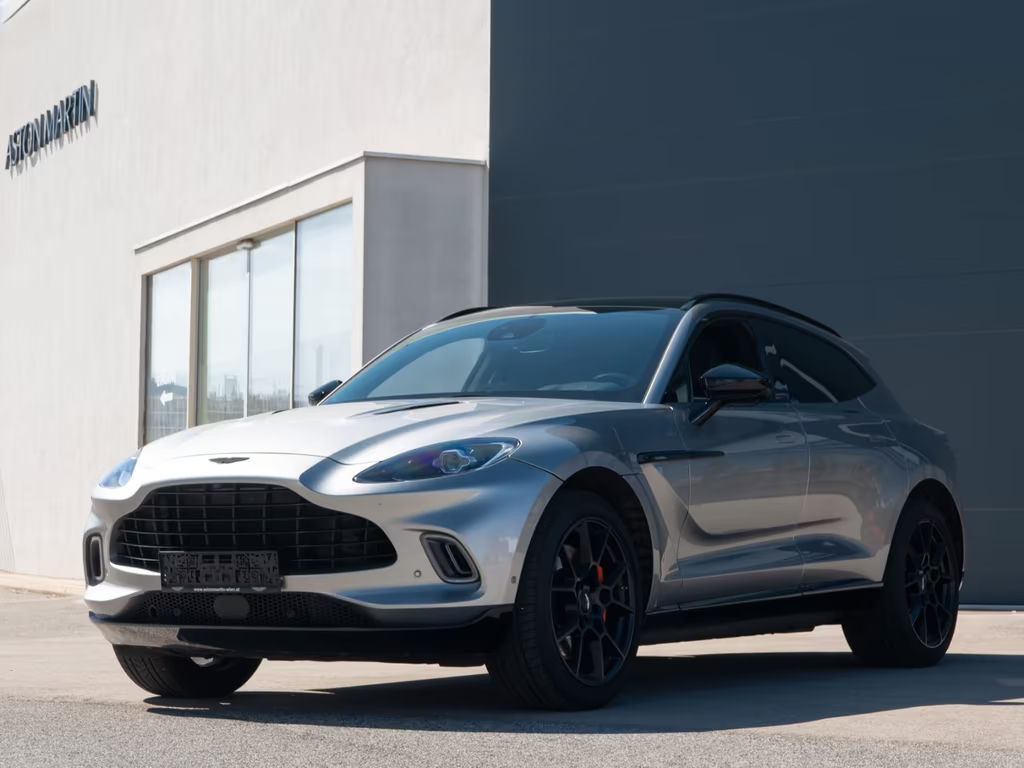 Aston Martin DBX 550 / Aluminite Silver / Sport Exhaust / PANO