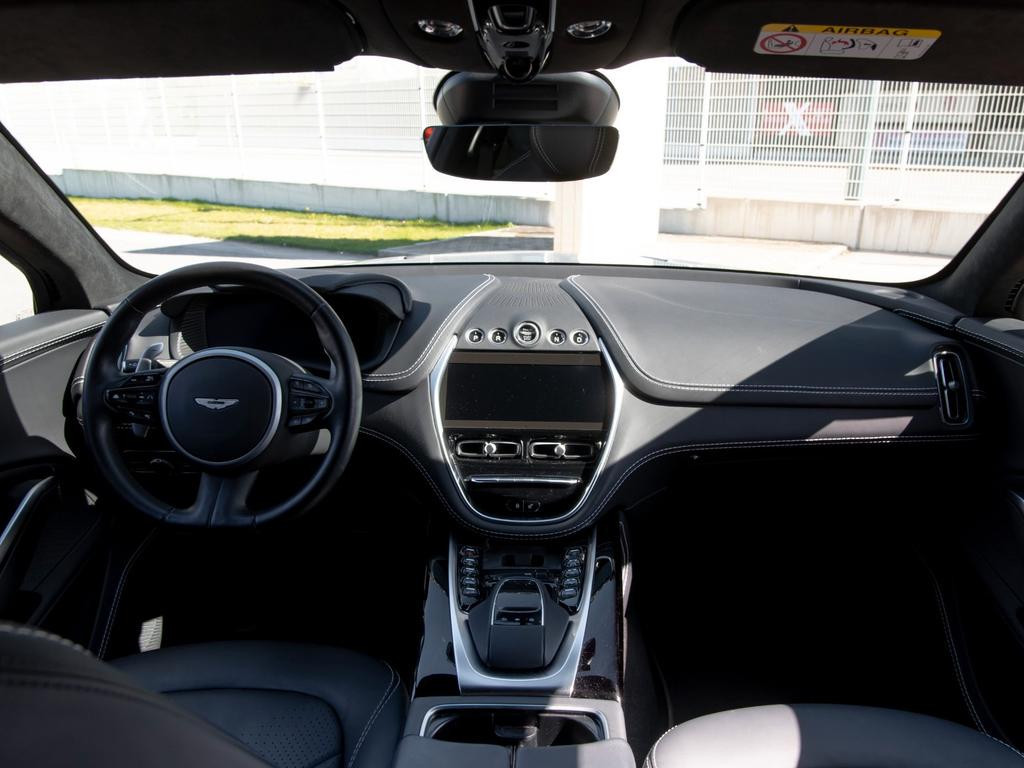 Aston Martin DBX
