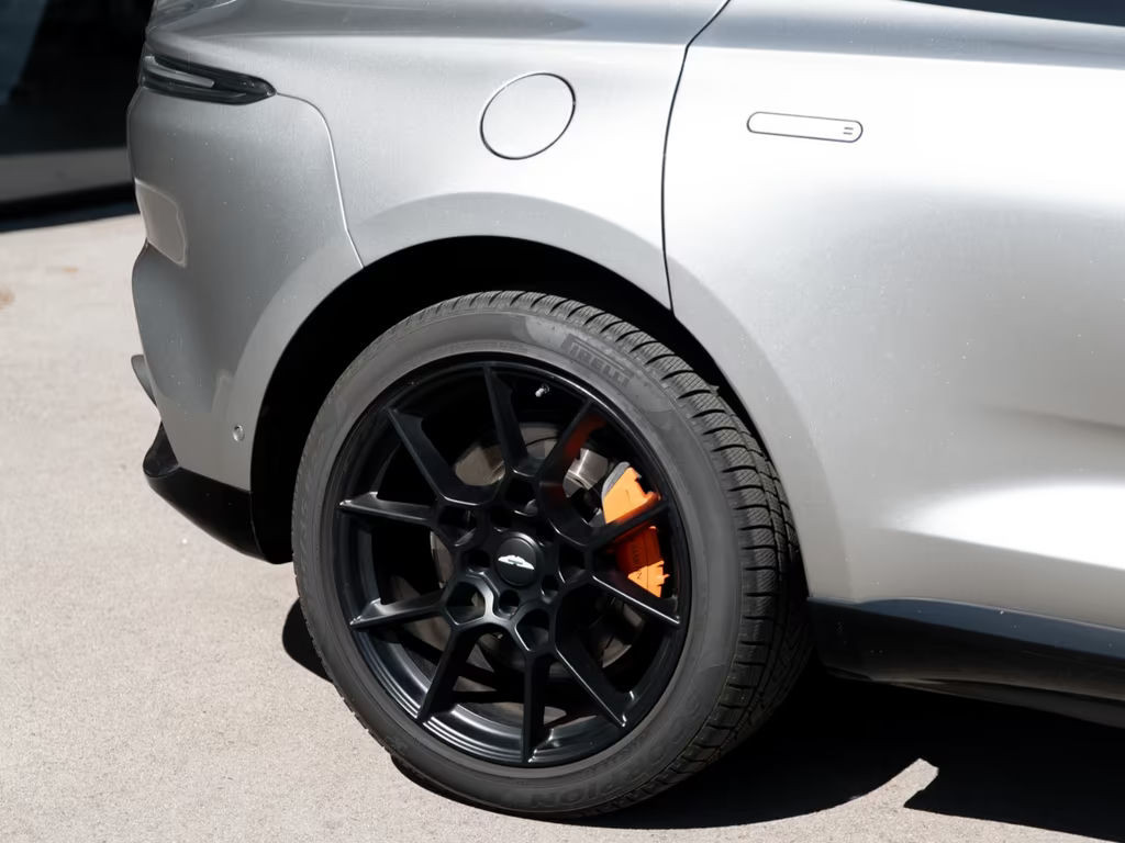 Aston Martin DBX