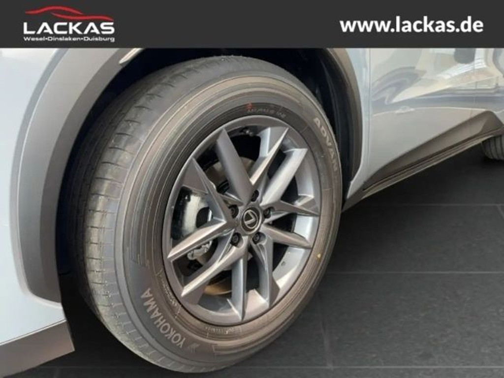 Lexus LBX