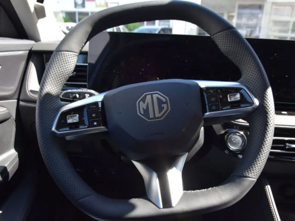 MG HS