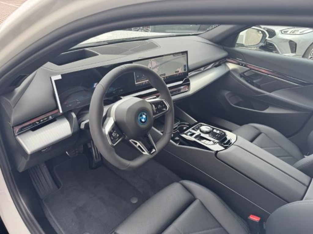 BMW i5 Sedan