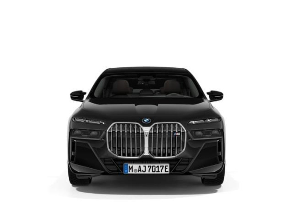 BMW M760