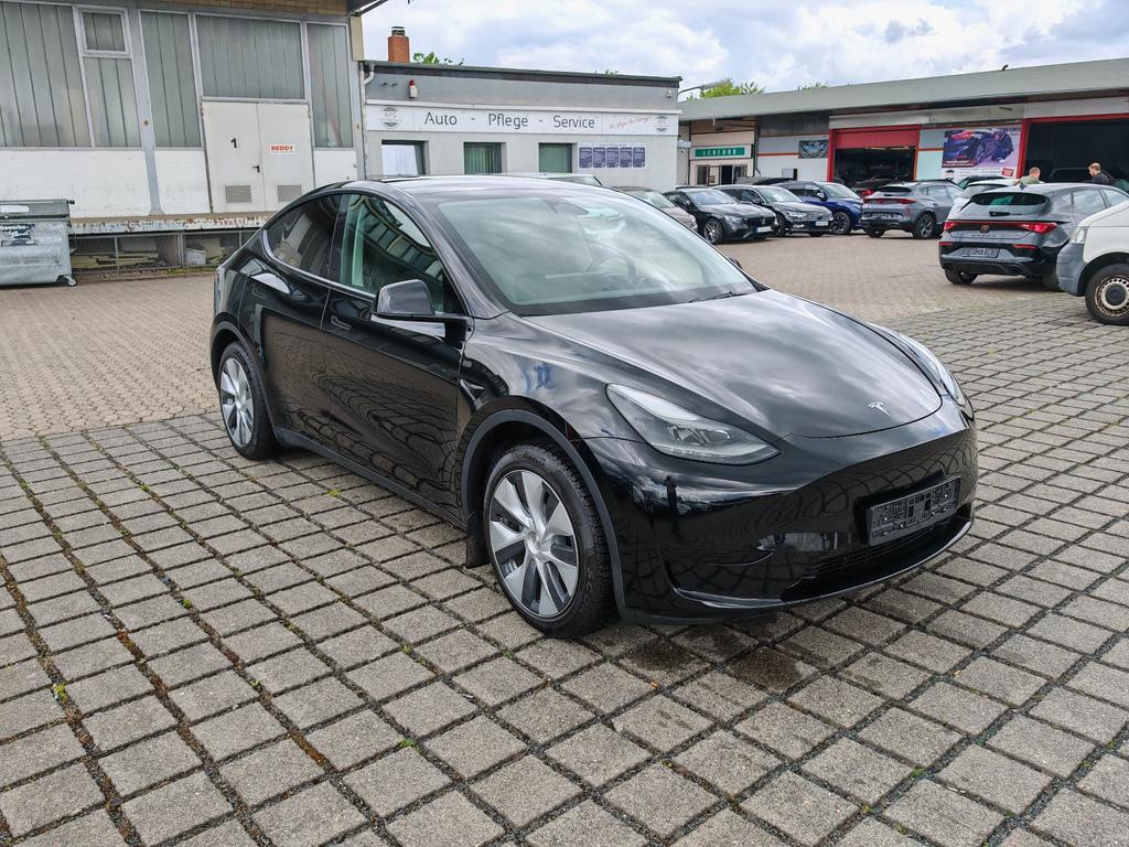 Tesla Model Y RWD Standard Range