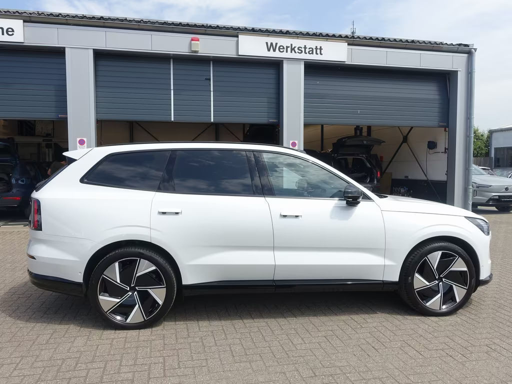 Volvo EX90