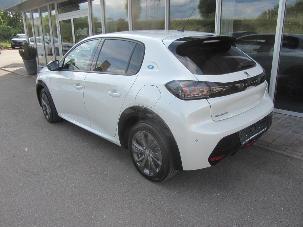 Peugeot e-208