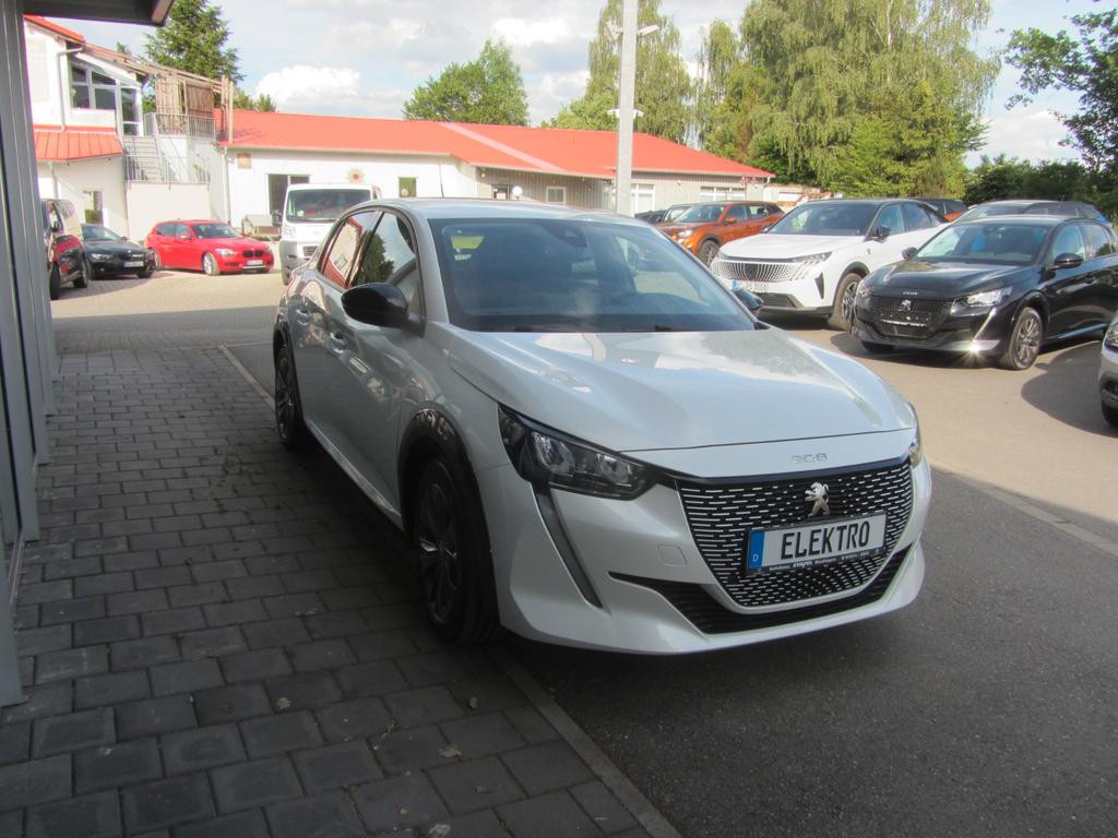Peugeot e-208