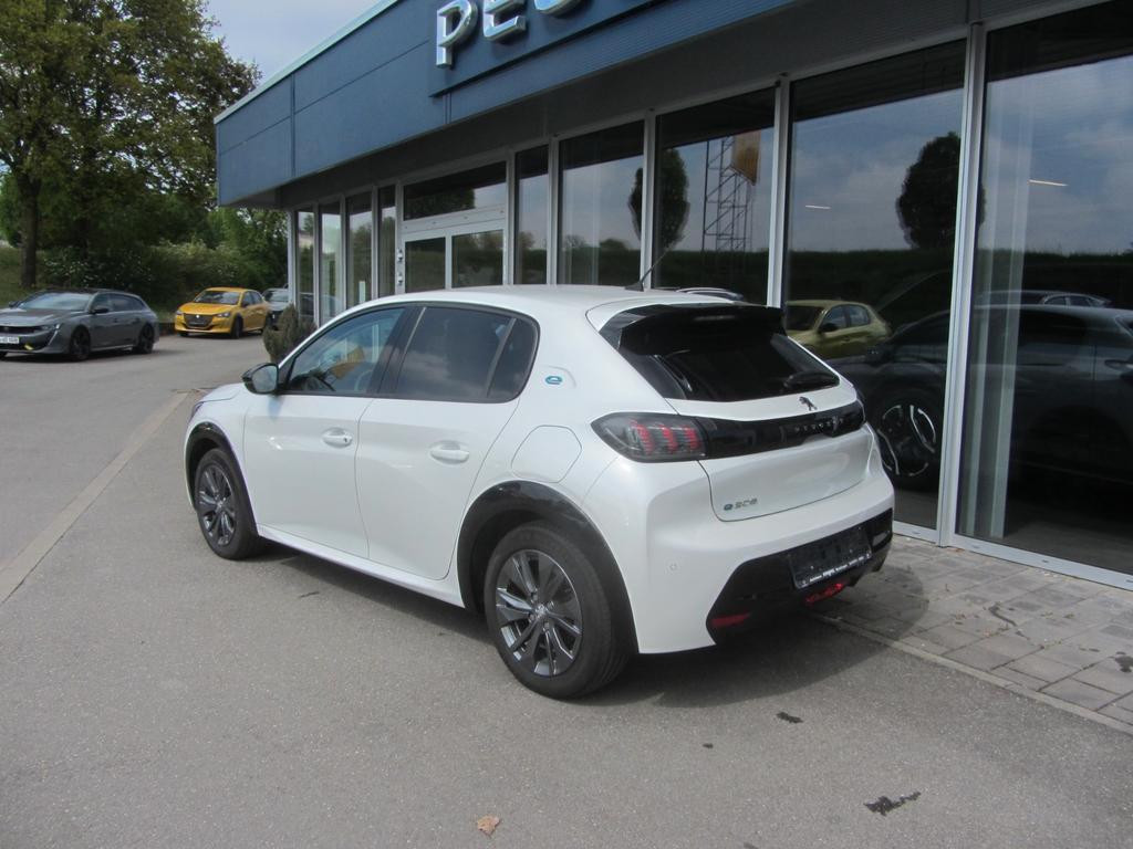 Peugeot e-208