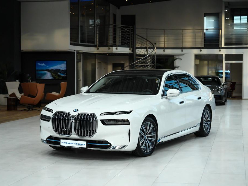 BMW i7