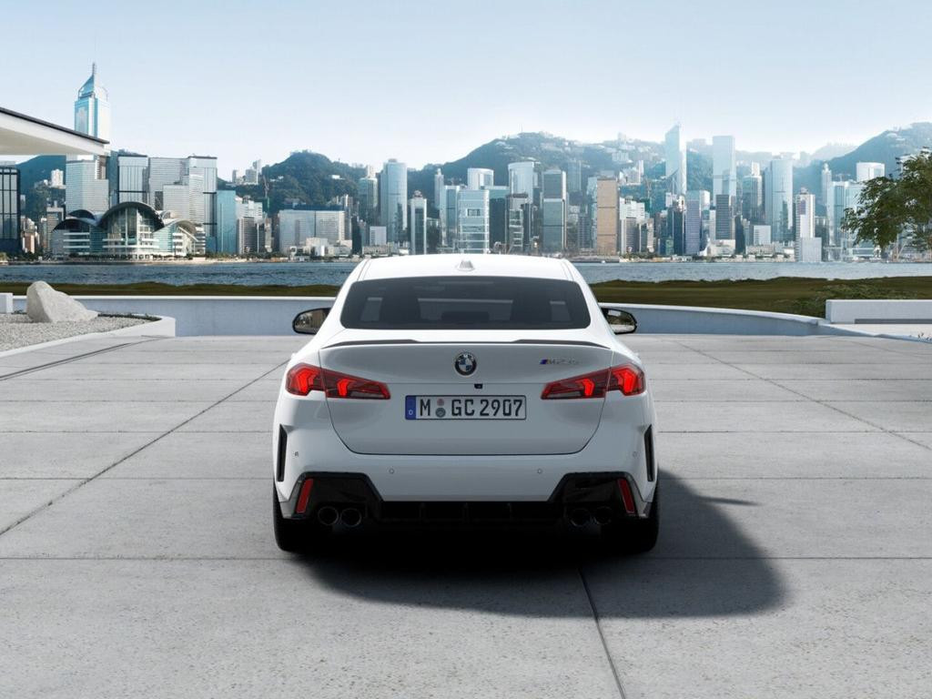 BMW M235
