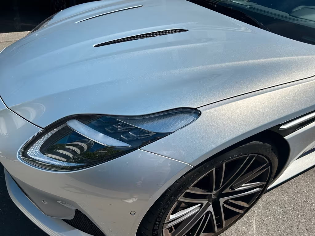 Aston Martin DB12