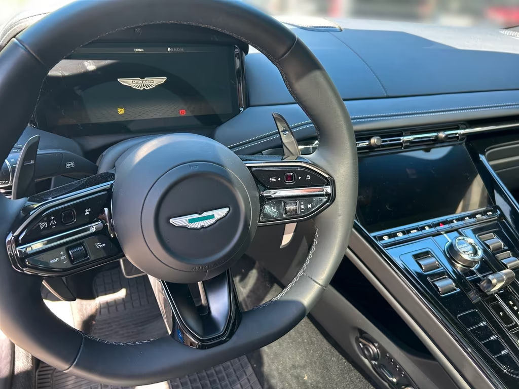 Aston Martin DB12