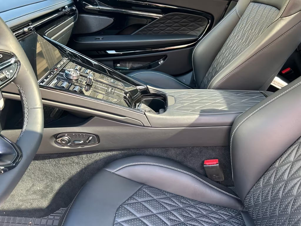 Aston Martin DB12