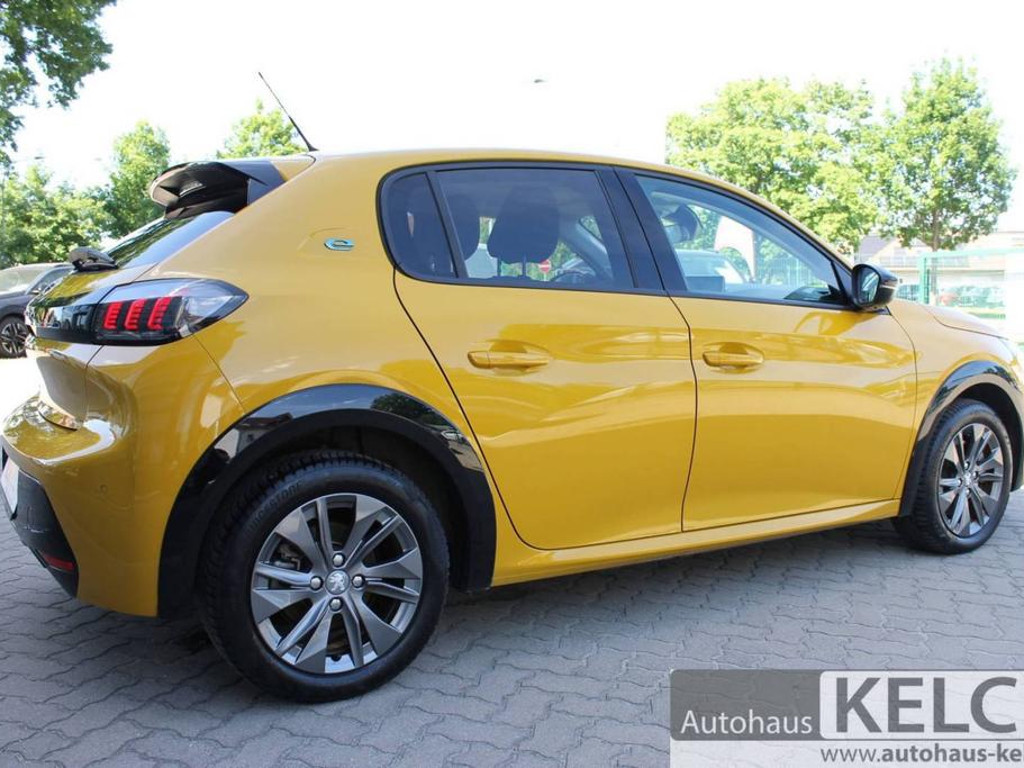 Peugeot e-208