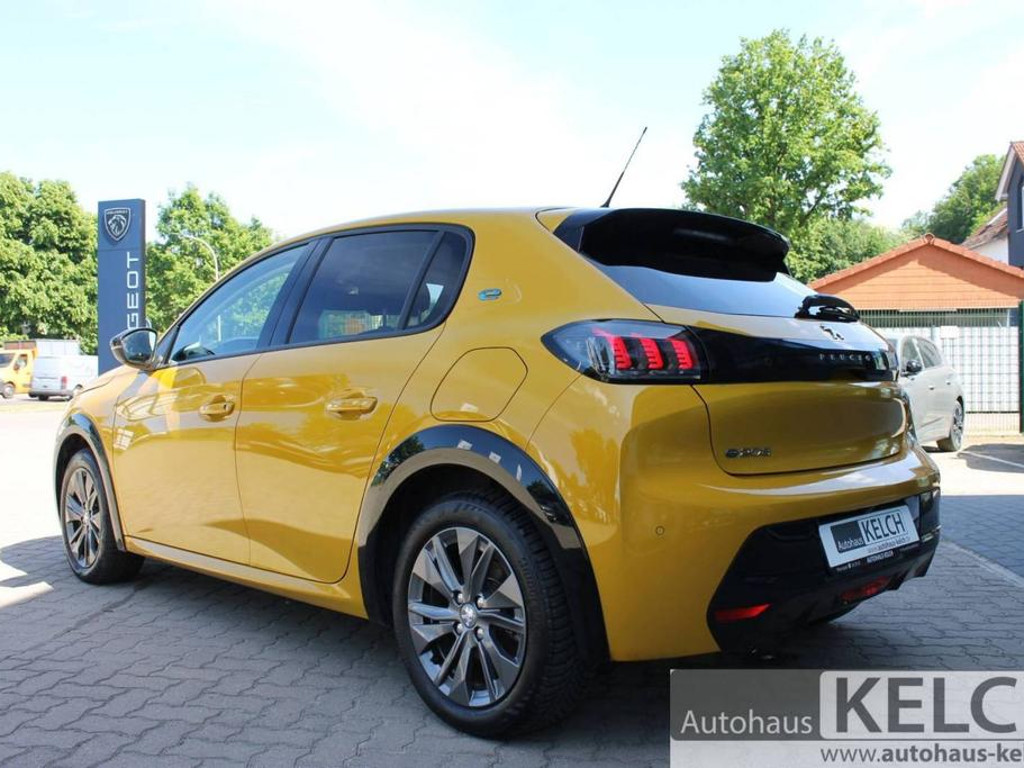 Peugeot e-208