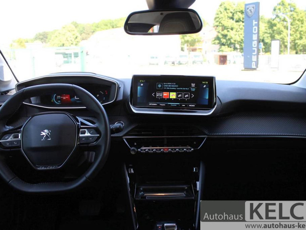 Peugeot e-208