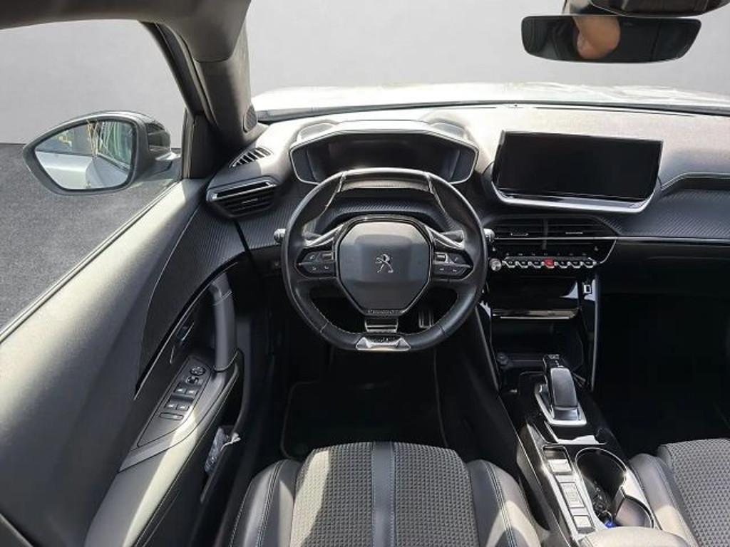Peugeot e-2008
