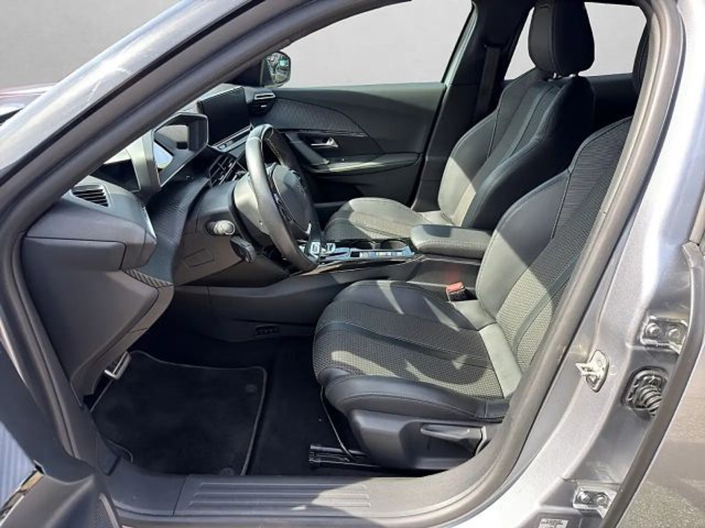 Peugeot e-2008